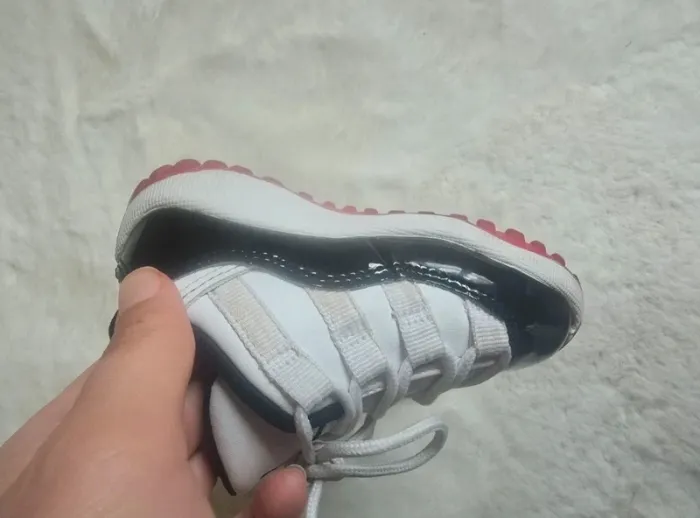 Basket Jordan taille 21 - photo numéro 7