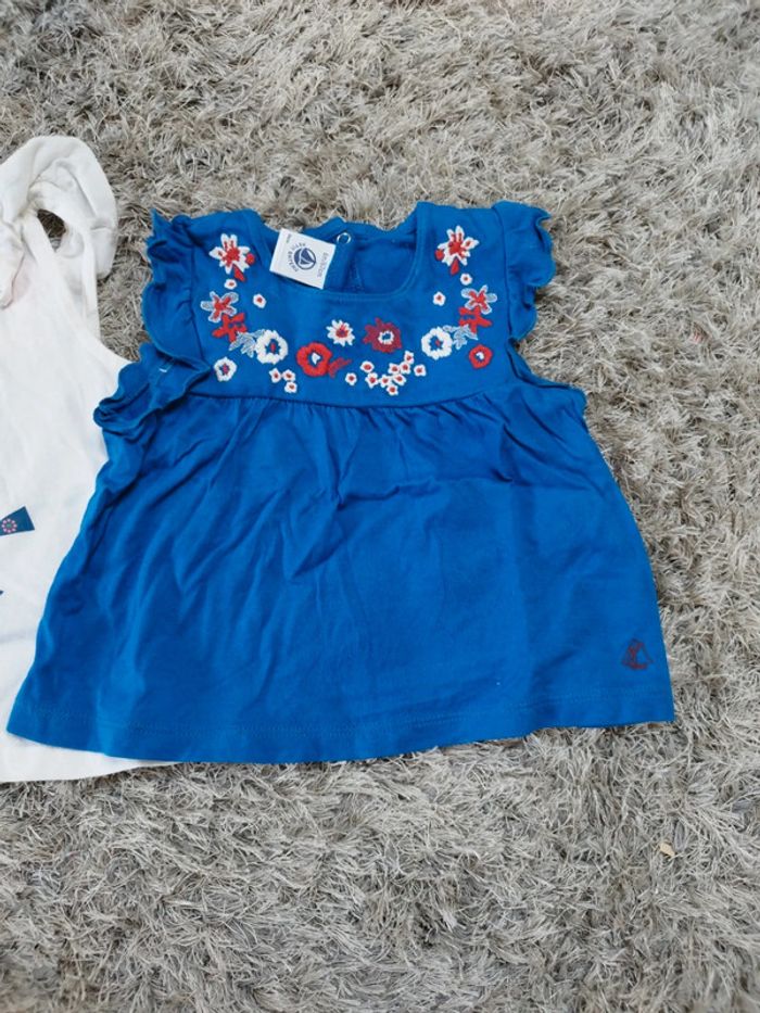 Lot de deux t-shirt bébé fille taille 6 mois été manches courtes - photo numéro 2