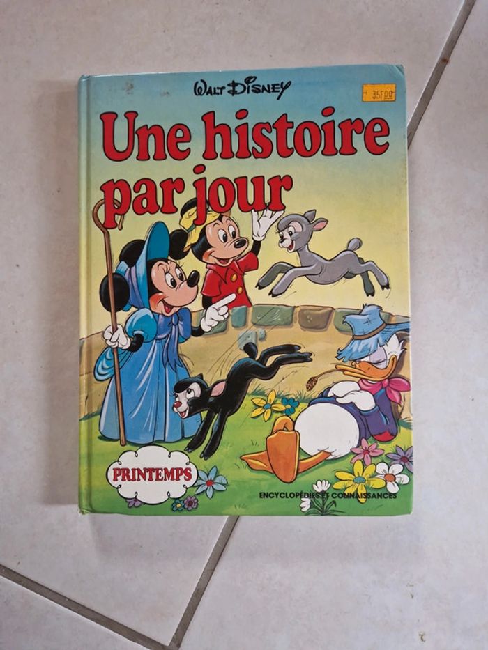 Livre collection disney une histoire par jour