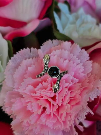 Bague serpent avec pierre onyx noir