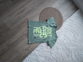 🌸Tee-shirt avec imprimé insecte 6ans a 1€🌸