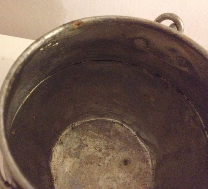Ancien petit sceau gris argenté avec anse et couvercle pour décoration ou autre - photo numéro 7