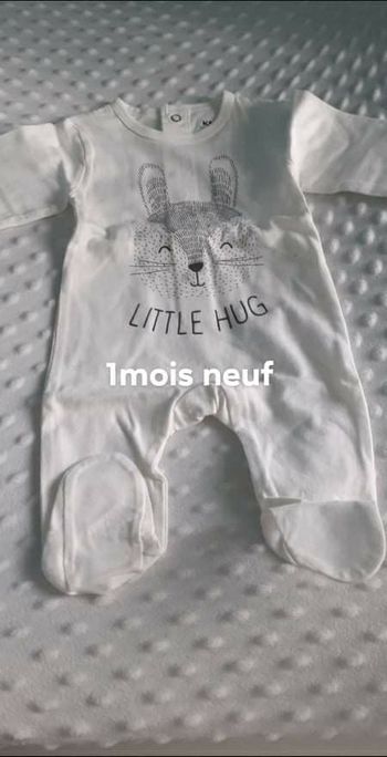 3 pyjama taille 1mois