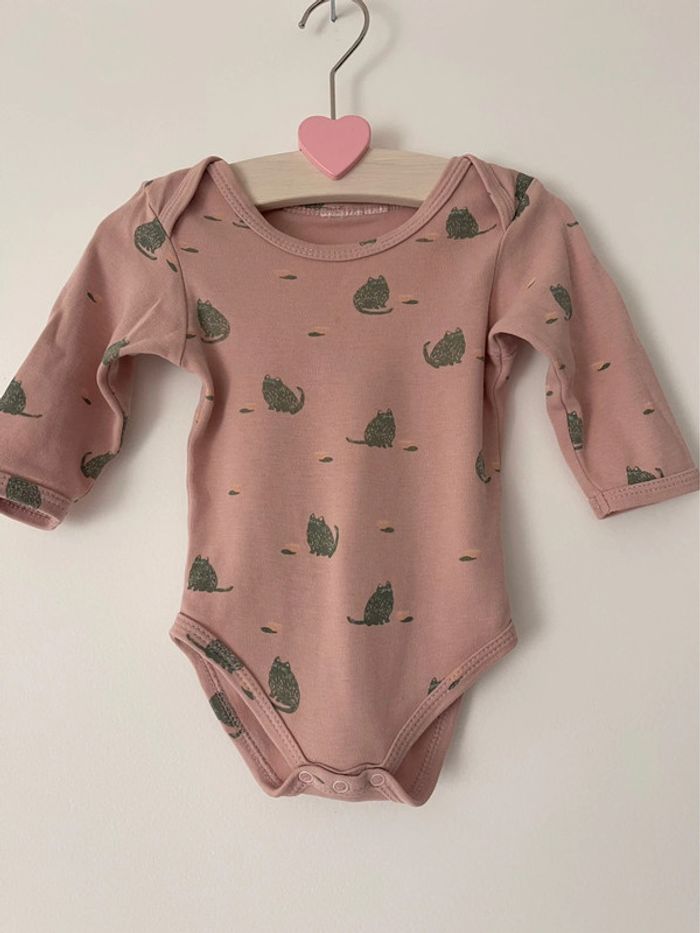 Lot de 3 bodies Trixie manches longues couleur vieux rose + petit pantalon avec pieds assorti H&M - photo numéro 4