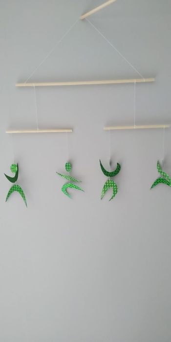 Neuf mobile des danseurs Montessori