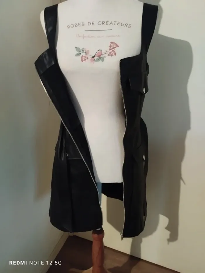 Magnifique robe Similicuir taille S - photo numéro 5