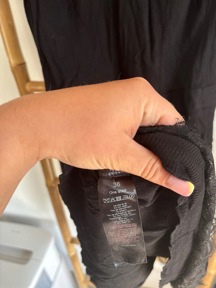 Robe noire avec bas en dentelle - photo numéro 8