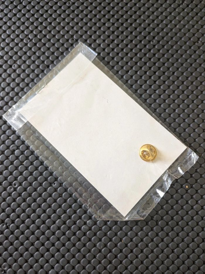 Pin's Badoit 1991 - photo numéro 3