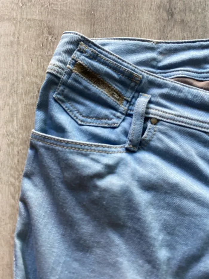 Jeans Diesel taille basse - photo numéro 2