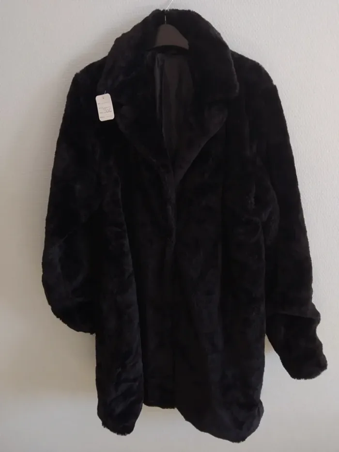 Joli manteau fausse fourrure taille L - photo numéro 3