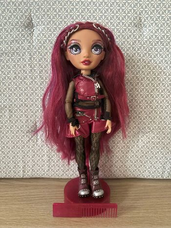 Poupée Mila Berrymore "Rainbow High" + Seconde Tenue