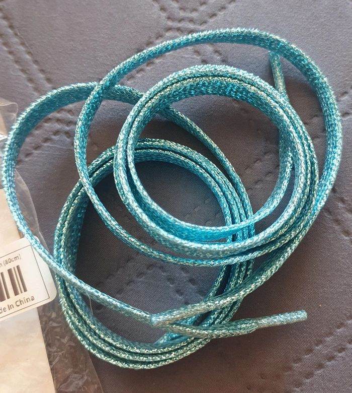 1 paire de lacet bleu pailleté 135 cm - photo numéro 2