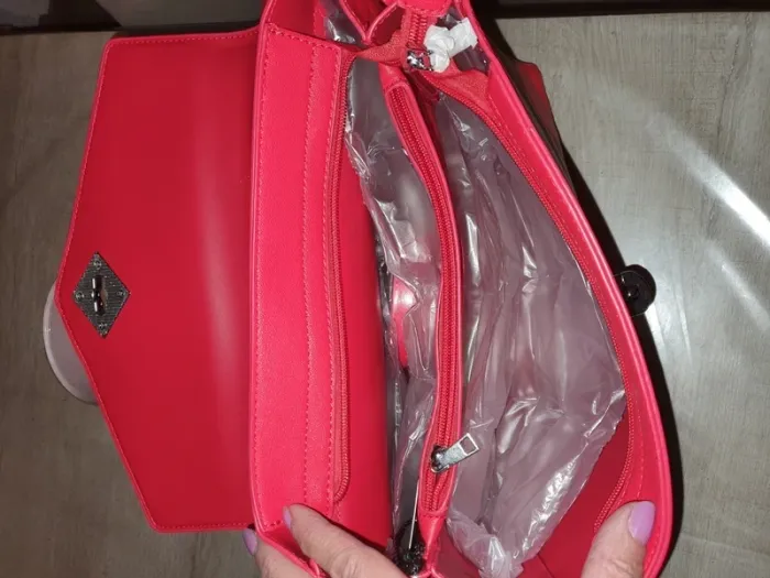 sac a main neuf a donner sur demande avec tout achat - photo numéro 2