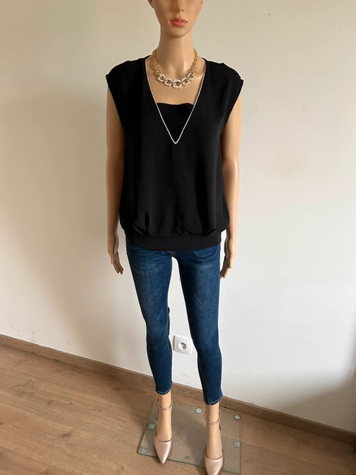 Blouse noire et dorée sans manches Naf Naf taille 36 jamais portée - photo numéro 3