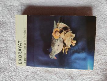 La petite fille à la fenêtre d'Exbrayat