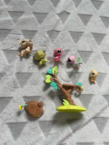 Arbre et personnages pets stops