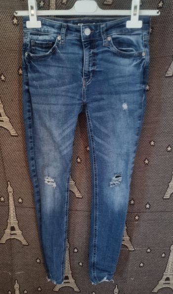 Jean skinny troués et effet usé aux chevilles taille S FB Sister