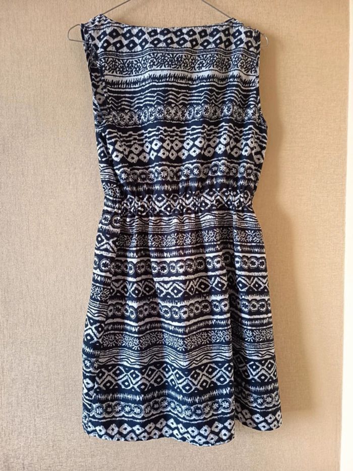 Robe courte sans manches. Marque Iska. (902) - photo numéro 5