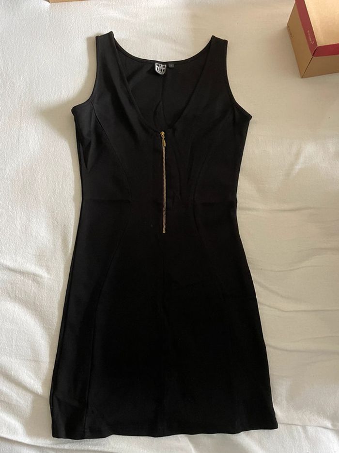Petite robe noire à fermeture
