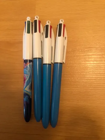Lot de 4 crayons bic 4 couleurs