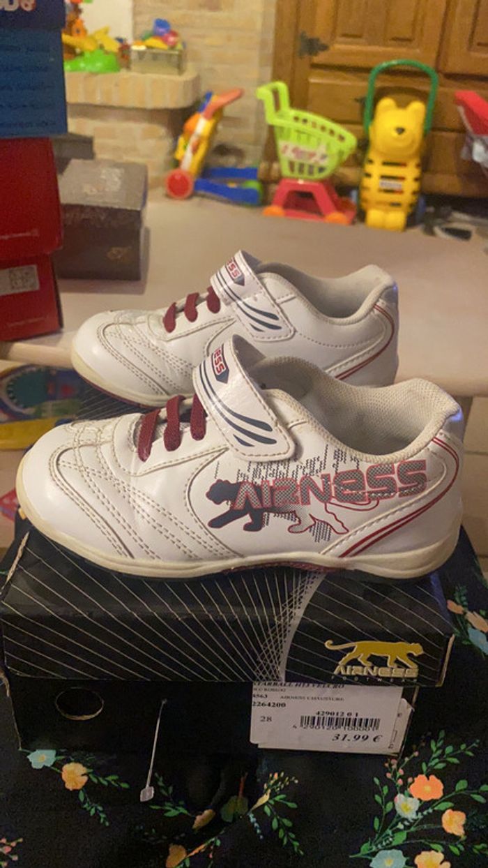 Chaussures Airness Taille 28 - photo numéro 3