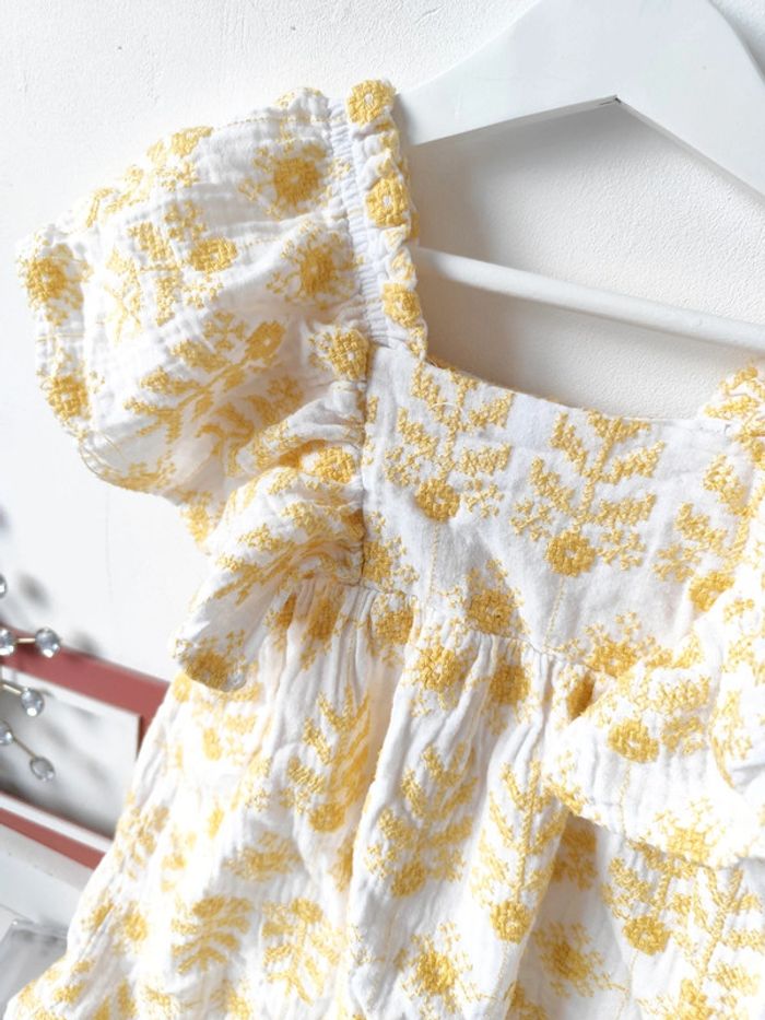 Robe Zara broderie volants 3/4 ans - photo numéro 2