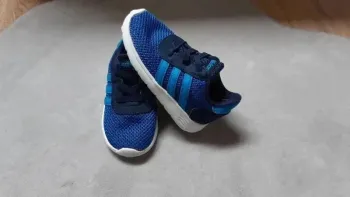Chaussures / baskets adidas "lite racer" pointure 23 état neuves