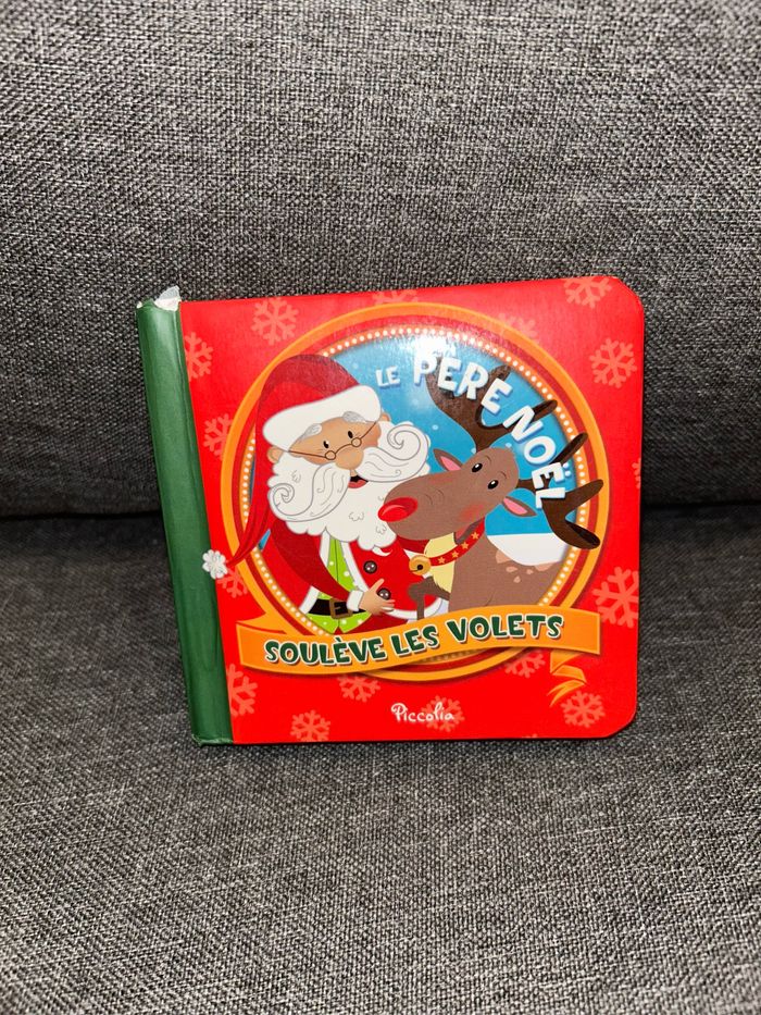 Le père Noël soulève les voltes
