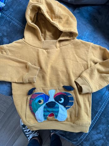 Pull capuche et poches