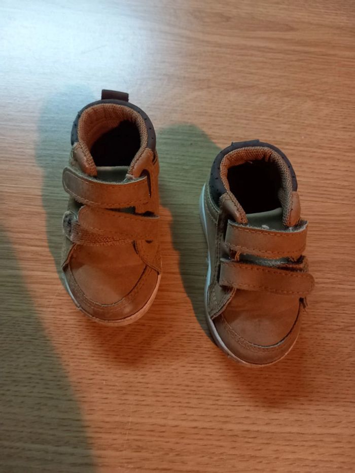Baskets / Chaussures Enfants Taille 19