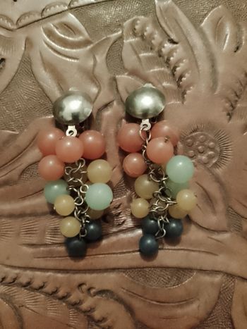 boucles d'oreilles à clips grappes multicolores vintage années 80.