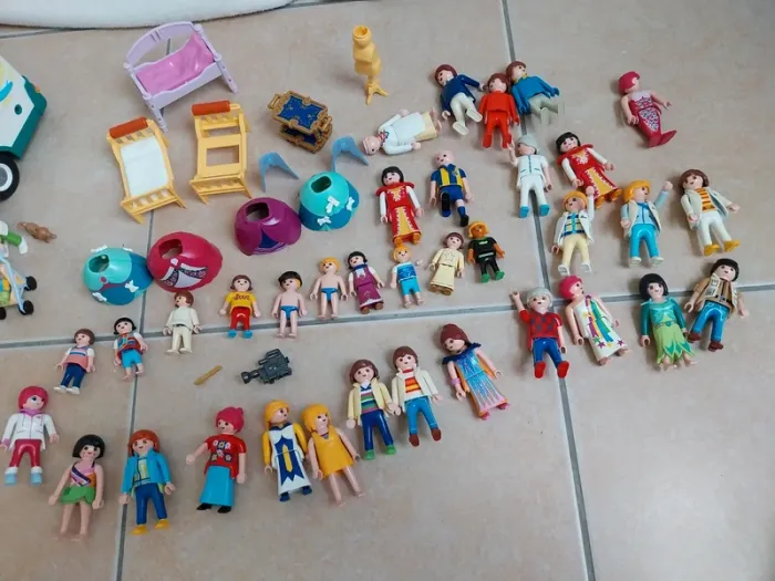 Camping car playmobil et personnages - photo numéro 5