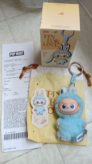Labubu popmart Pin For love authentique