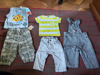 Lot de 5 vêtements bébé 6 mois pantalons, combinaison et t-shirts