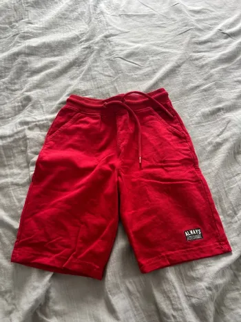 Short rouge 6/7 ans
