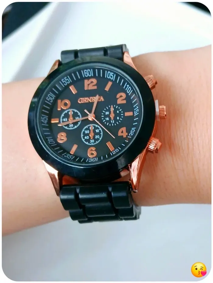 Montre chic à grand cadran avec bracelet moderne - photo numéro 4