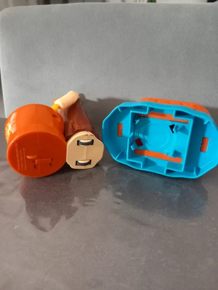 Lot 2 figurines personnages Fort Boyard mcdonald's - photo numéro 3