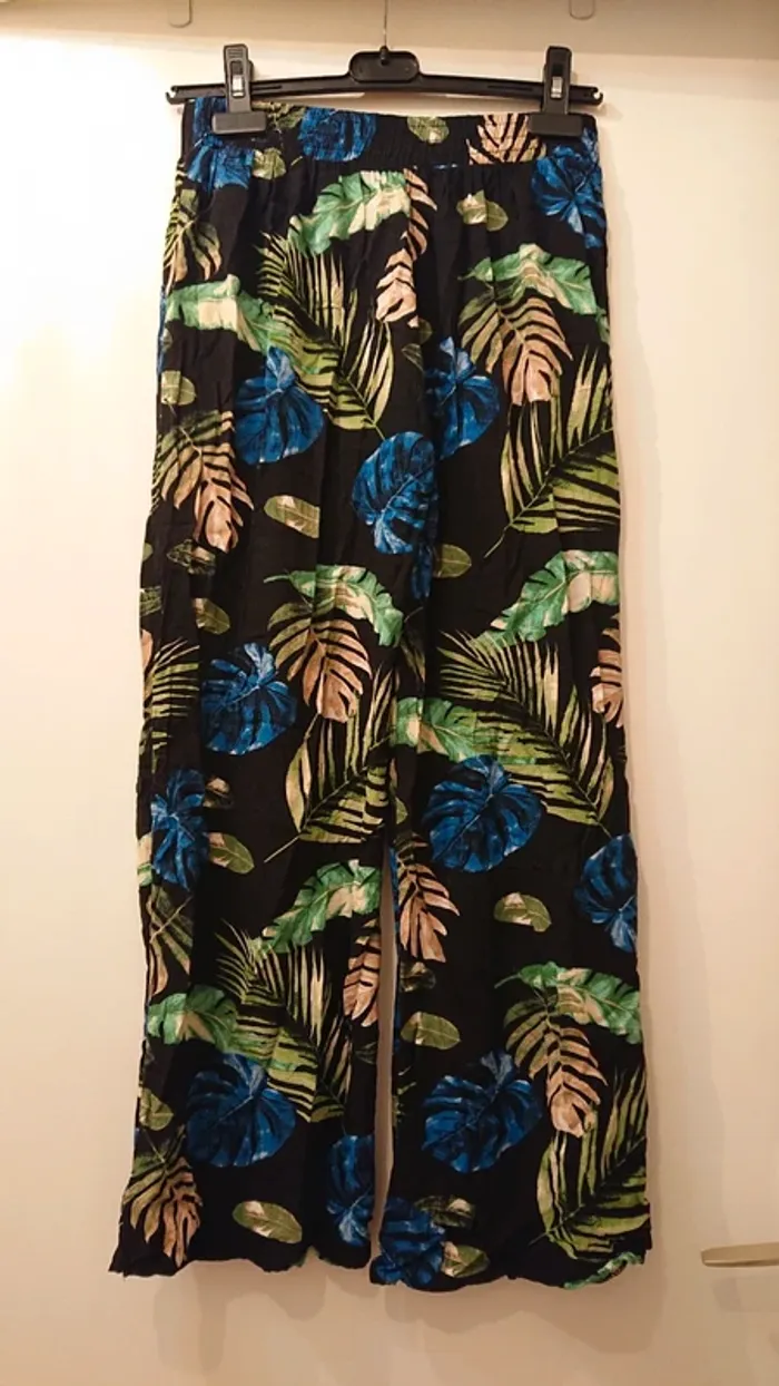 Pantalon été léger et fluide noir à motif tropical - photo numéro 2