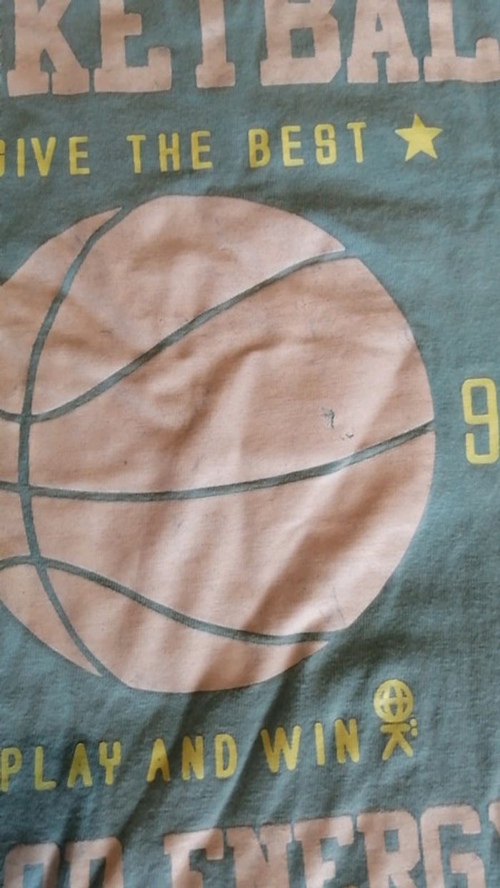 T shirt MC okaidi basketball 🏀 8 ans - photo numéro 2