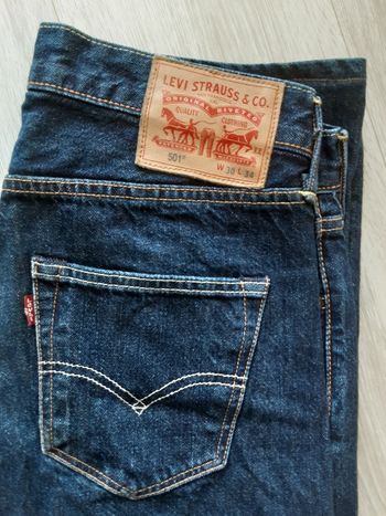 Pantalon jean marque Levi s strauss  501 taille w 30 l 34 fermeture bouton