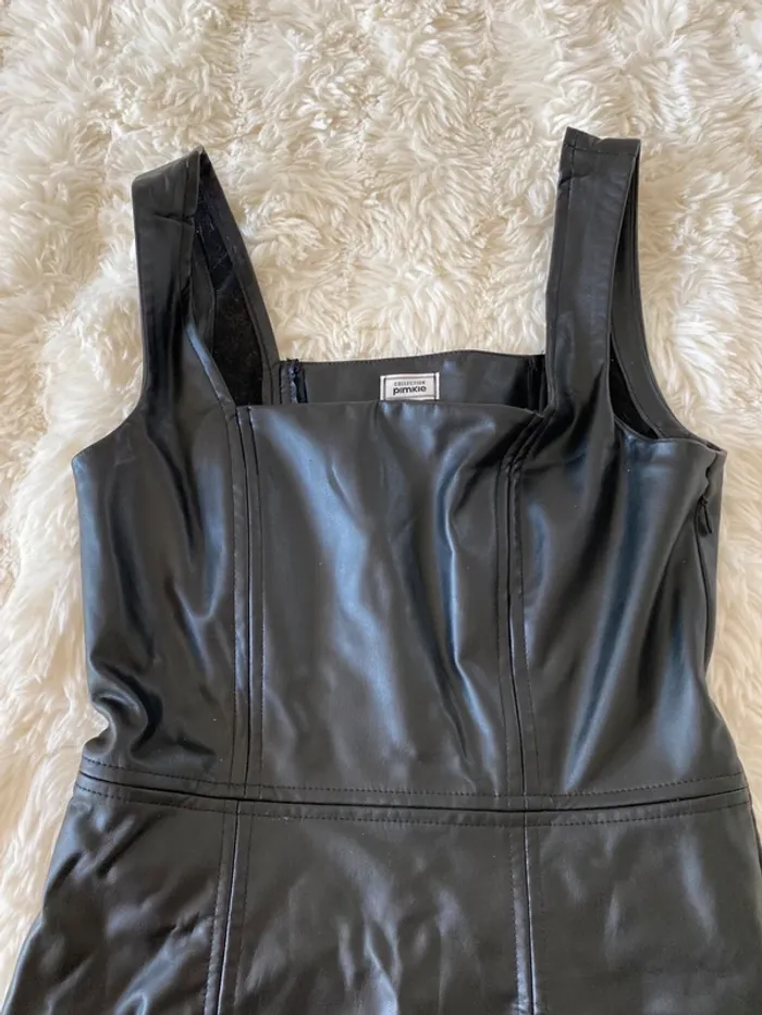 Jolie robe noire en simili cuir Pimkie taille 32 - photo numéro 3