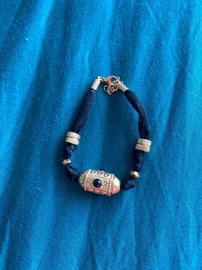 Bracelet doré et noir