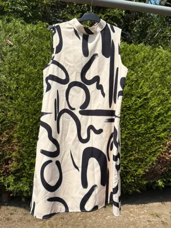 Robe beige et noire – Marque Shein