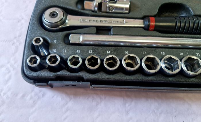 Coffret  , clé à cliquet + rallonge + 17 douilles  , Facom , ancien modèle  , complet - photo numéro 7