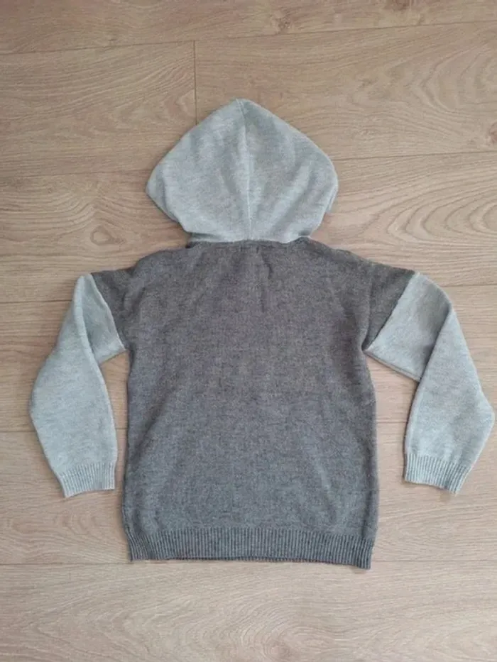 Pull capuche Kiabi gris 8 ans - photo numéro 3