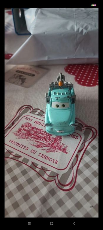 Camion de dépannage turquoise
