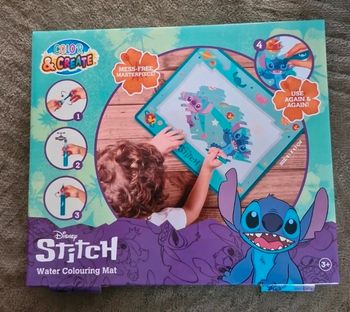 Water colouring mat stitch disney

Tapis de jeu pour colorier avec de l'eau