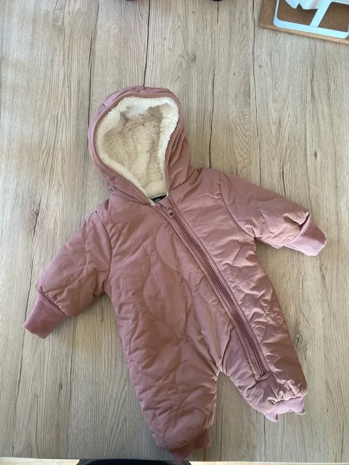 Combinaison neuve rose molletonné pâle fille hiver capuche 1 mois kiabi