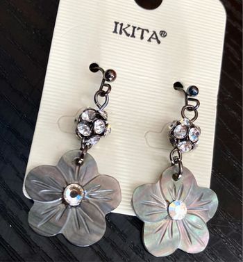 Boucle d’oreilles fleurs holographiques