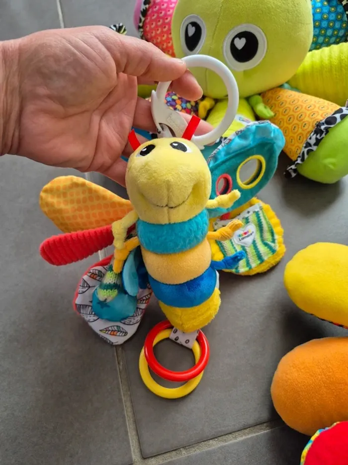 Grande peluche pieuvre musiciale + pieuvre d'activités + hochet Freddie la Luciole - photo numéro 11
